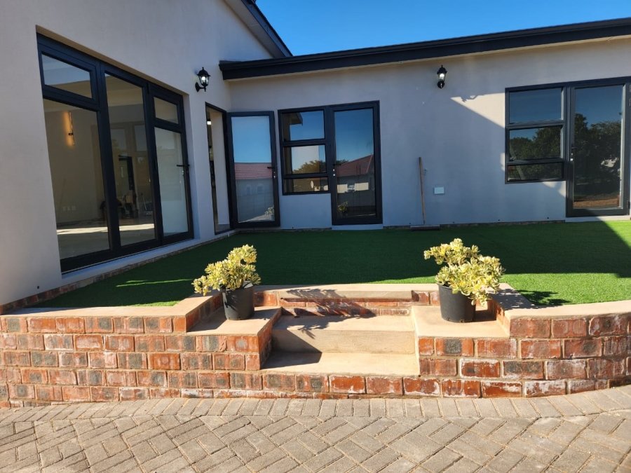 4 Bedroom Property for Sale in Stilbaai Wes Western Cape